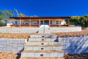 Hilltop Stop, Fredricksburg